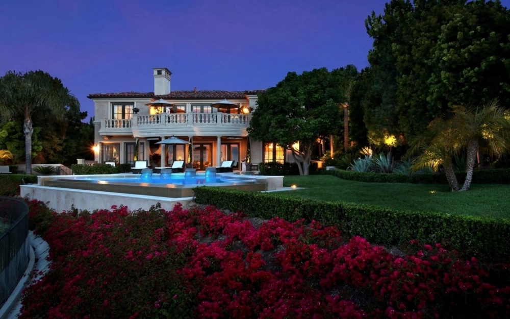 Mặt tiền biệt thự nhà vườn 1 tầng mái nhật với tông màu trắng tinh tế