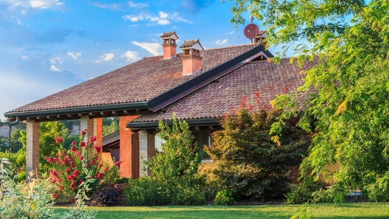 Mặt tiền biệt thự vườn cấp 4 10m ốp đá nghệ thuật tạo điểm nhấn