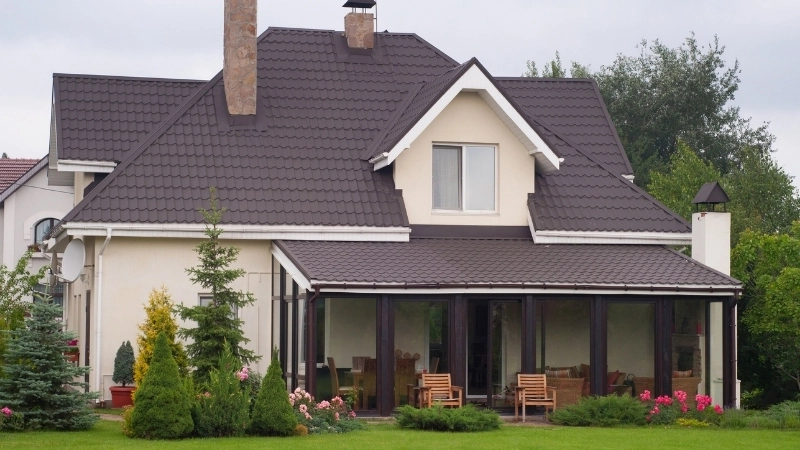 Biệt thự nhà vườn cấp 4 mái thái tân cổ điển tông màu trắng sứ sang trọng