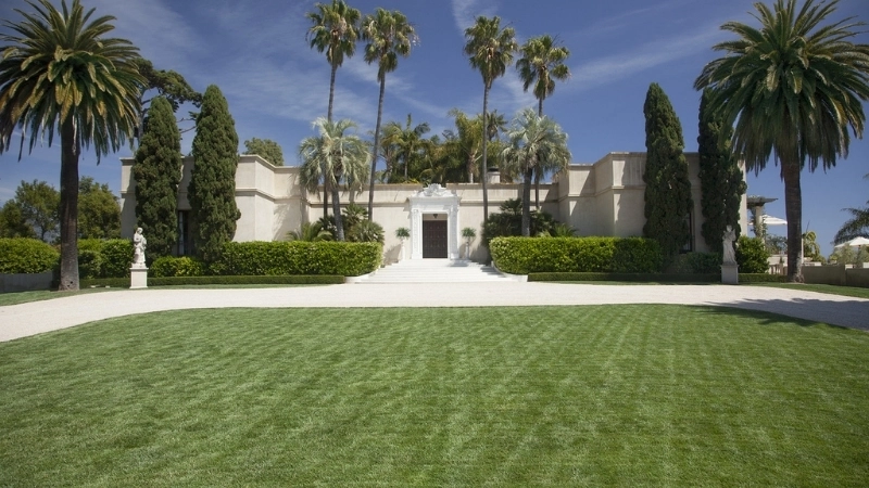 Tiểu cảnh đài phun nước trong sân vườn biệt thự tân cổ điển