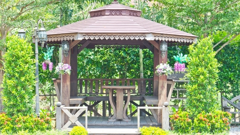 Thiết kế chòi nghỉ mái ngói đỏ tươi truyền thống á đông