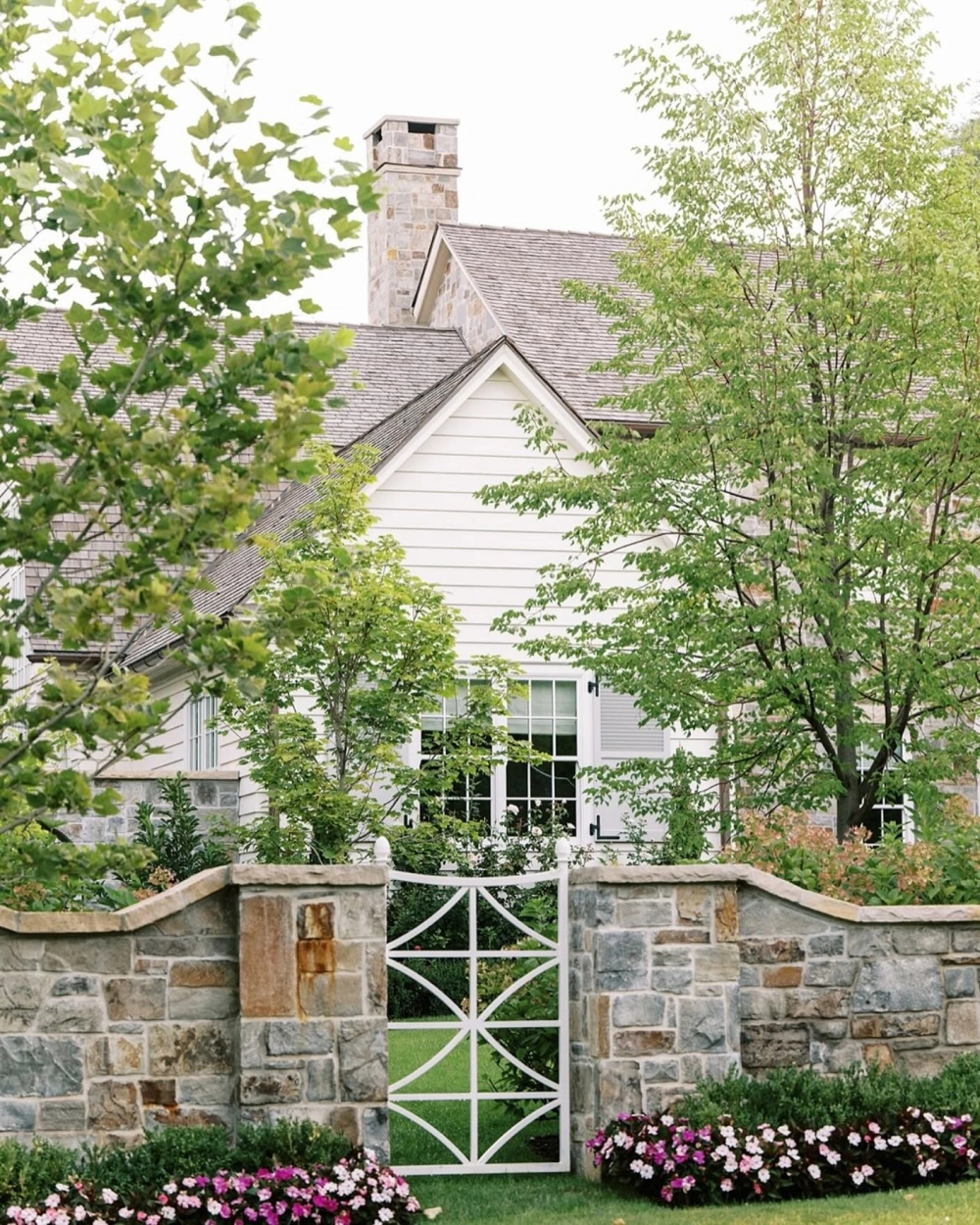 Kiến trúc cổng đá ong độc đáo và bền bỉ với thời gian