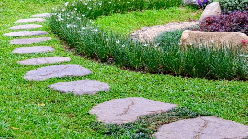 Gạch lát lối đi sân vườn họa tiết cổ điển sang trọng