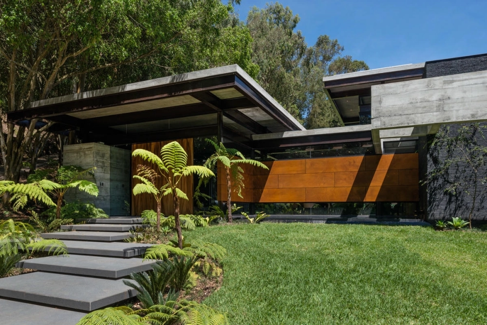 Trang trí mặt tiền nhà chữ L 2 mặt tiền bằng gạch thẻ