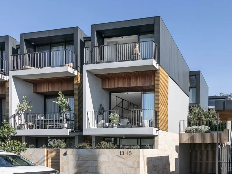 Nhà phố 3 tầng 4 phòng ngủ rộng rãi