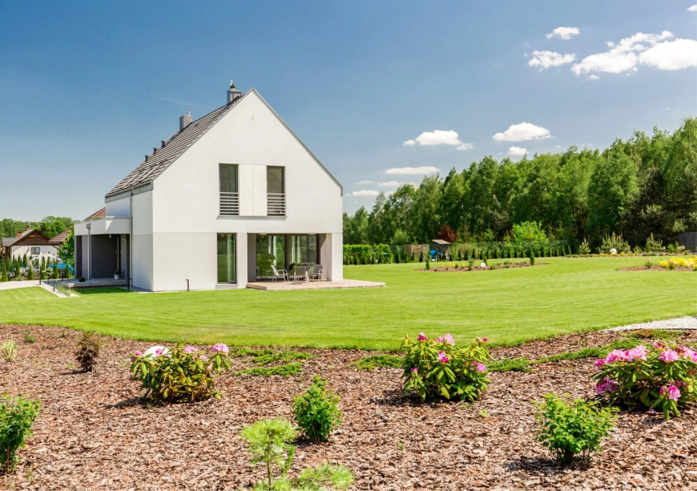 Mẫu thiết kế nhà vườn giá rẻ phong cách hiện đại với không gian xanh mát