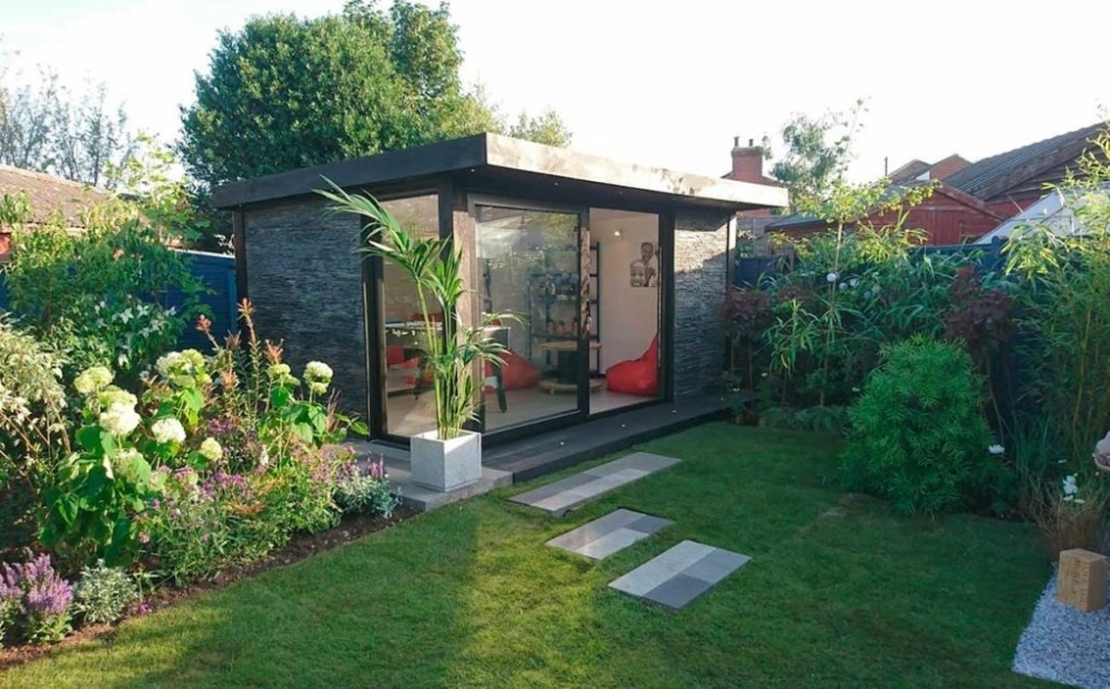 Mẫu nhà vườn nhỏ xinh có hồ cá koi và hòn non bộ