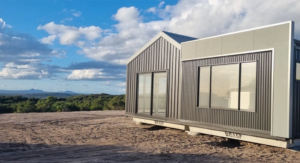 Nhà tiền chế trên đồi có ban công ngắm hoàng hôn cực chill