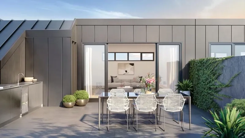 Sân thượng nhà phố có lam che nắng