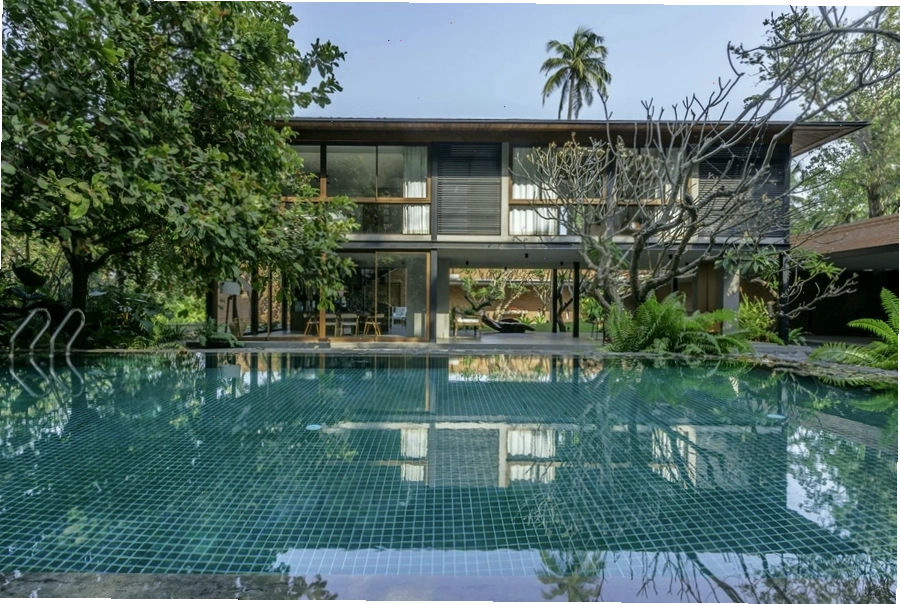 Hồ bơi diện tích lớn trong thiết kế sân vườn 1000m2
