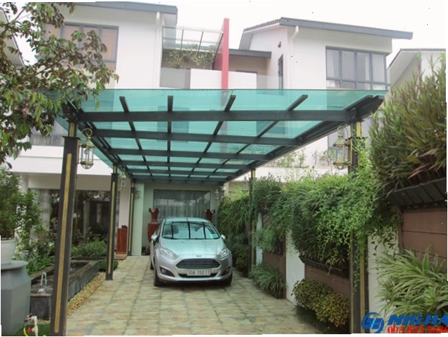 Mái kính sân vườn đơn giản, tinh tế