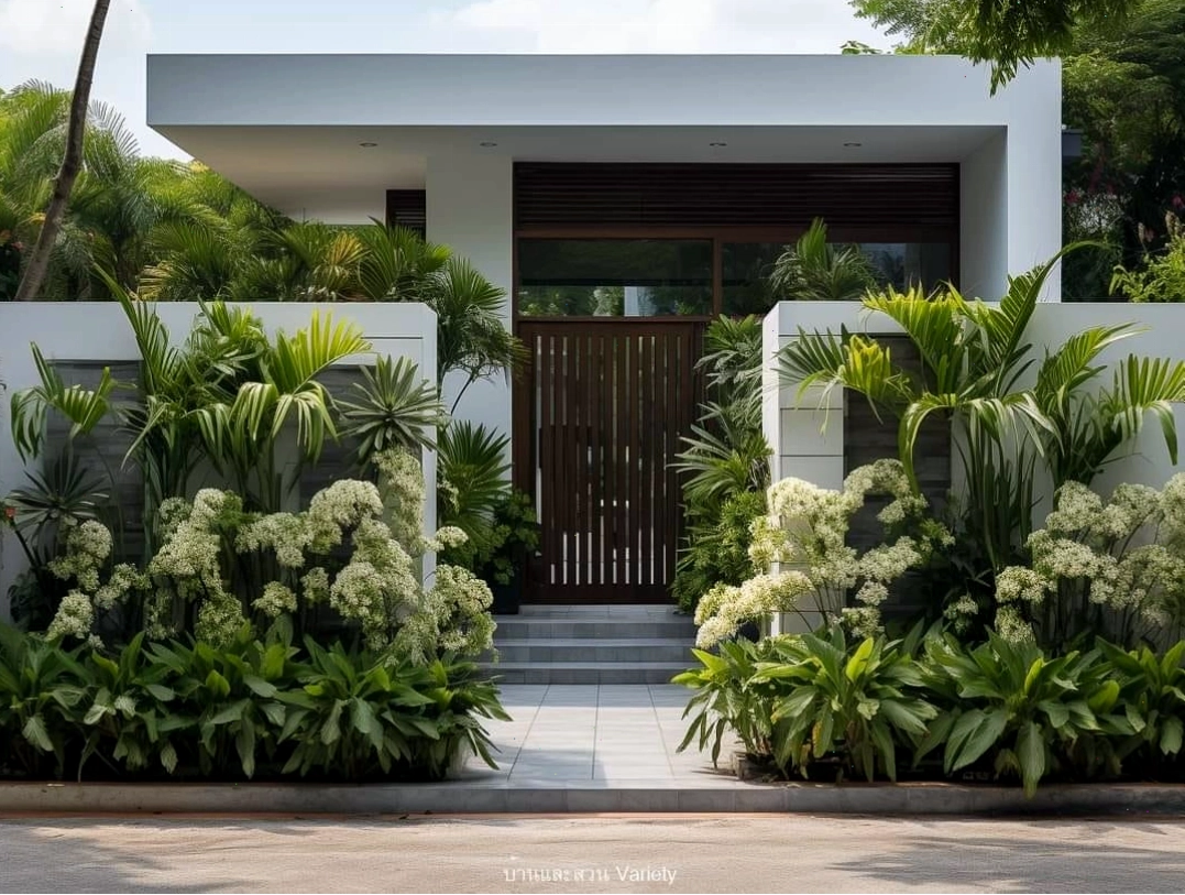 Mẫu sân vườn trước nhà đẹp theo phong cách hiện đại với cây xanh và lối đi gọn gàng