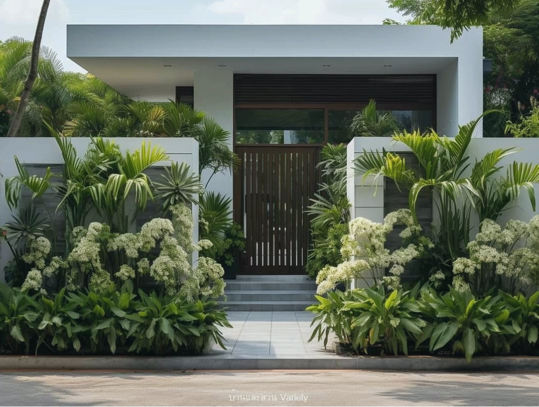 Mẫu sân vườn trước nhà đẹp với cây xanh và lối đi nhỏ