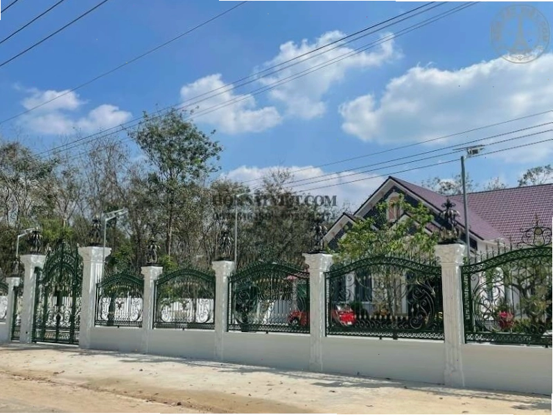 Mẫu tường rào nhà vườn sắt đẹp