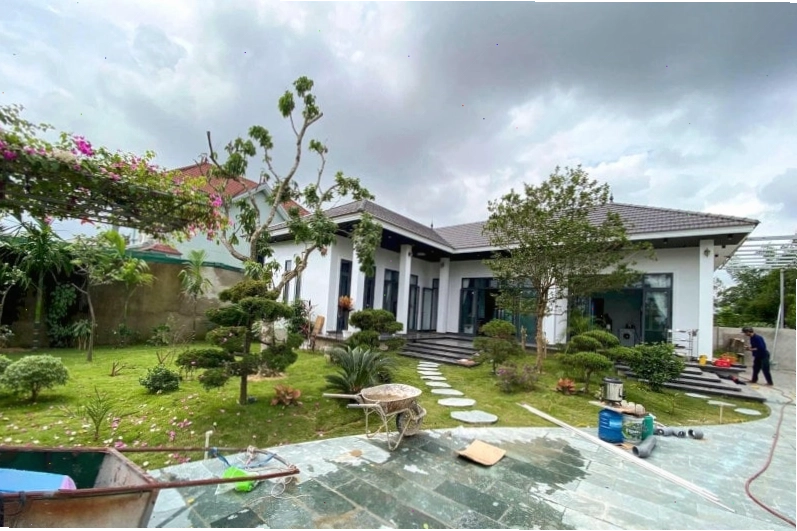 Nhà cấpL mái Nhật thường kết hợp với sân vườn tạo cảnh quan hài hòa