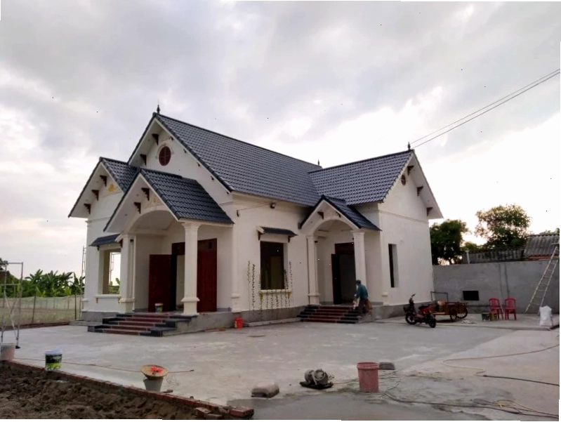 Nhà cấpL mái Thái mang lại cảm giác bề thế, phù hợp với mảnh đất rộng
