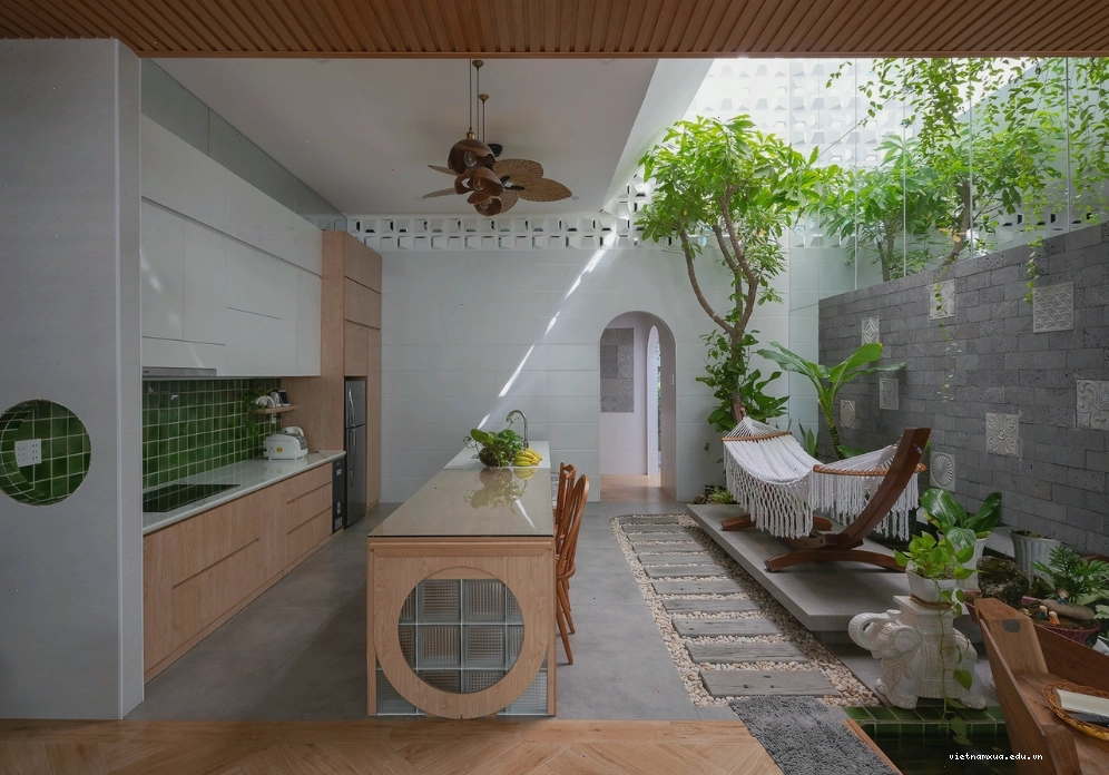 Vật liệu bếp chống ẩm và dễ vệ sinh cho không gian nhà bếp sân vườn