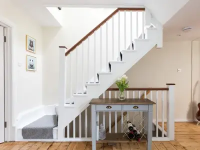 Mẫu cầu thang nhà ống độc đáo phù hợp nhiều phong cách